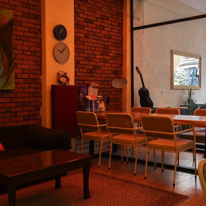 BASE by Fleabag Instagram paylaşımı